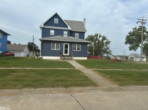 1011 Seymour St, Tama, IA 52339