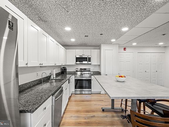 5th image of 900 N Broom St APT 17