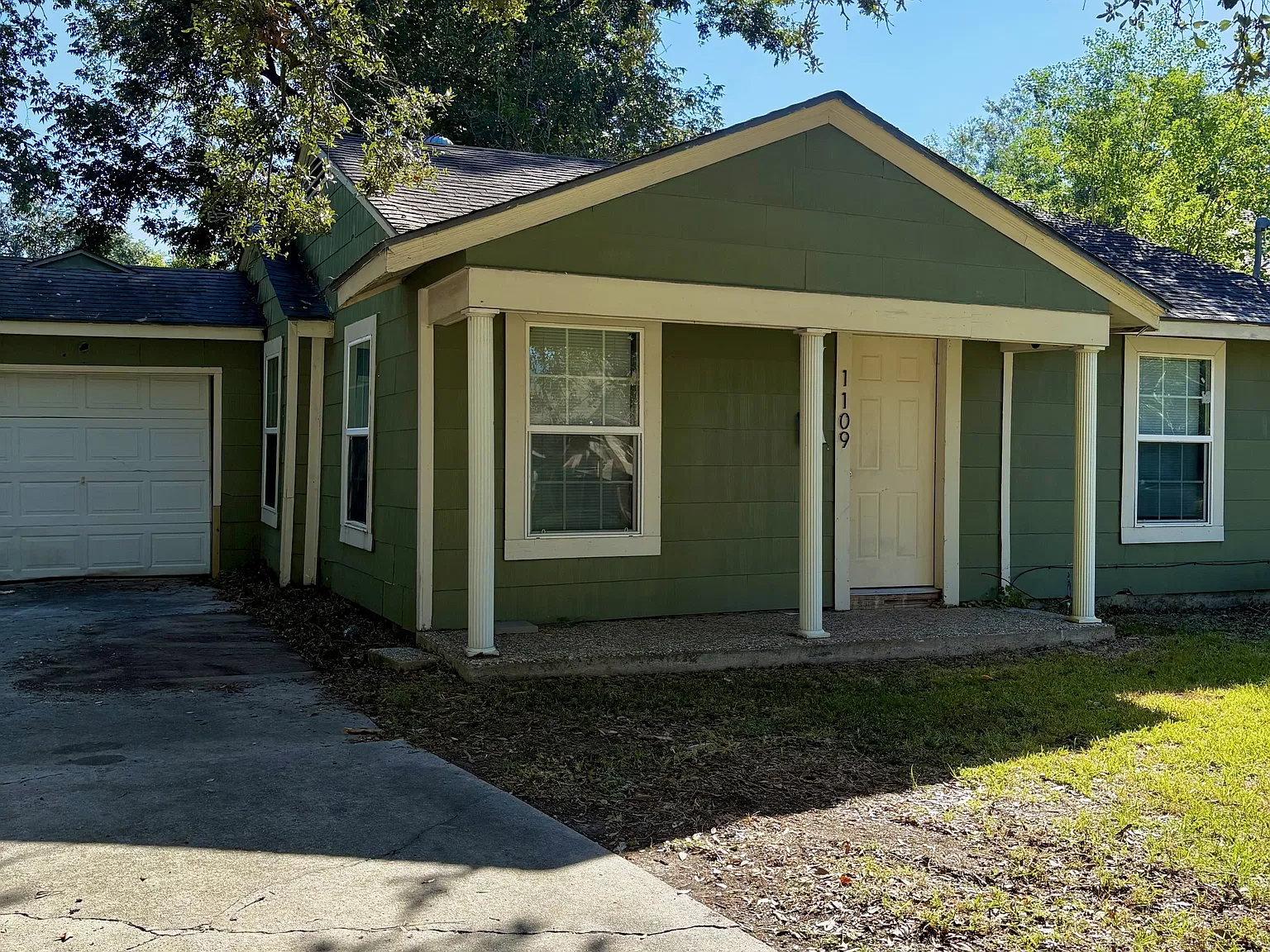 1109 Montrose Drive - 1 — Photo 1