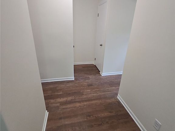 4th image of 22 Durant Pl