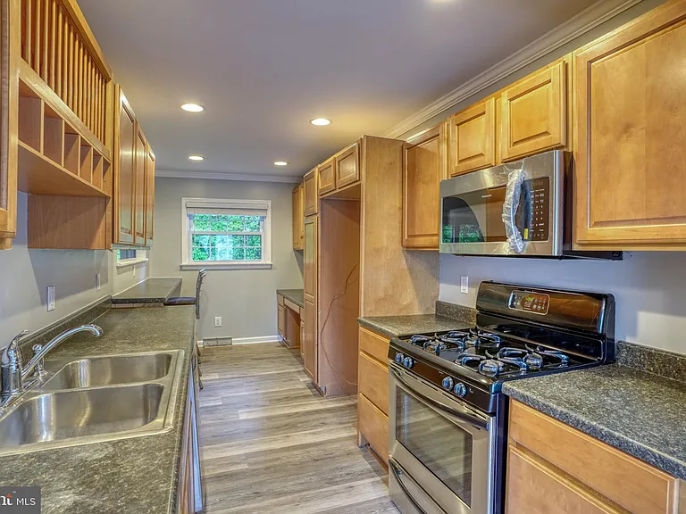 124 Hilldale Ct — Photo 1