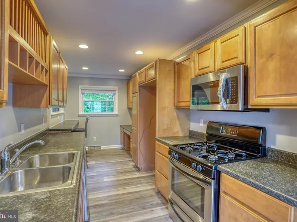 124 Hilldale Ct, Claymont, DE 19703