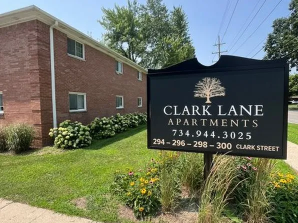 296 Clark St APT 4, Saline, MI 48176