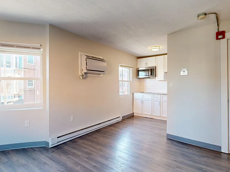 298 Meridian St #5 — Photo 5
