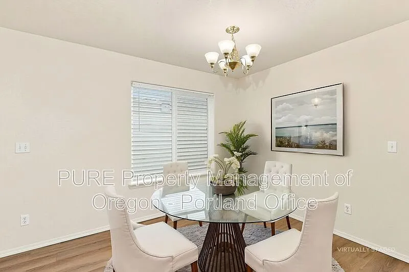 3 bed, 1.5 bath, 1300 sqft, $2,495 — Photo 3