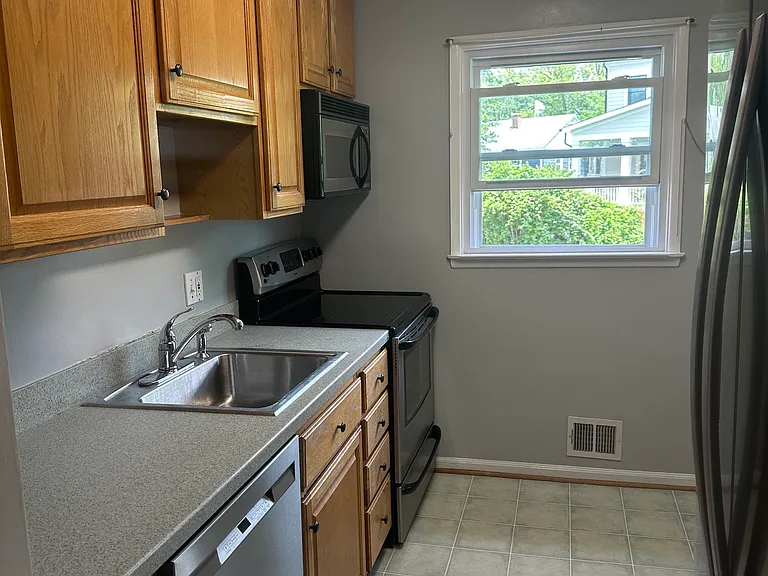 6417 Camrose Ter — Photo 9