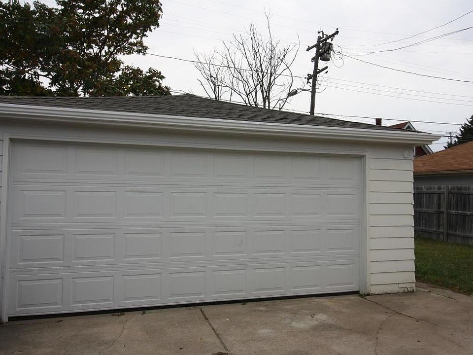 2nd image of 2422 Monroe Ave