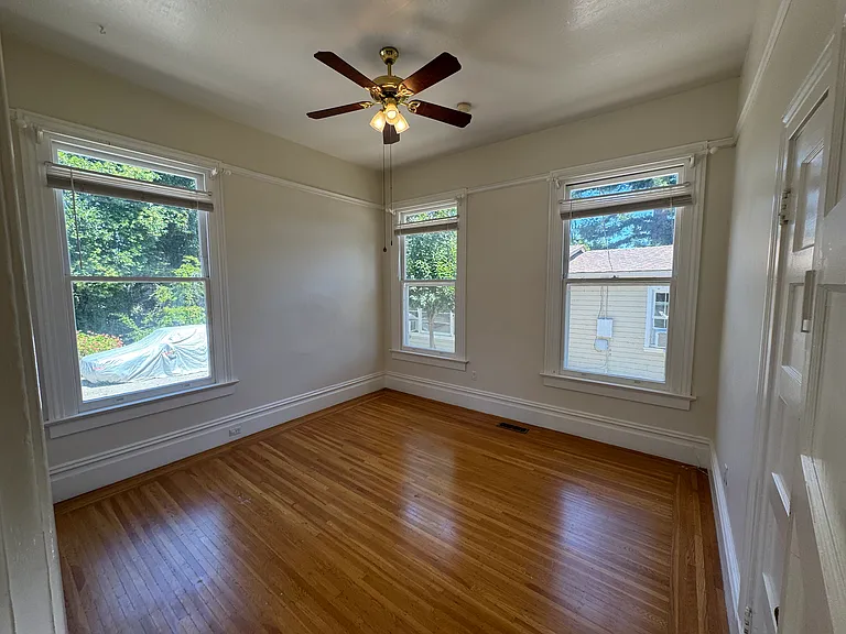 Rose Ave — Photo 22