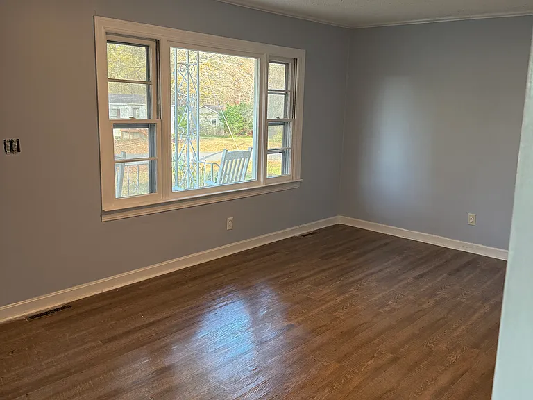 138 Whitman Cir — Photo 9