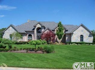 1345 Forest Ridge Dr, Milford, MI 48381