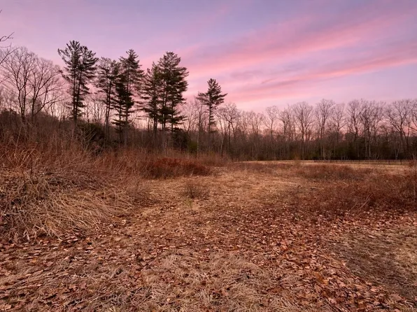 7 Quigley Rd, Southampton, MA 01073