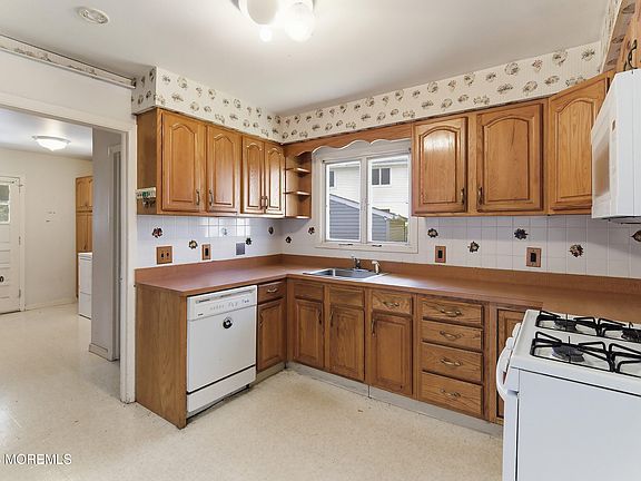 5th image of 813 Roseld Avenue