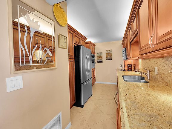 5th image of 1200 Hibiscus Avenue #Ph3