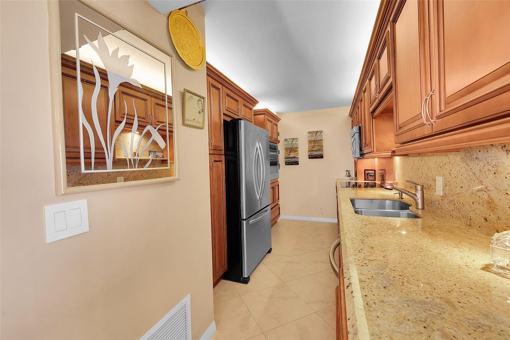 1200 HIBISCUS Avenue #PH3, photo 5