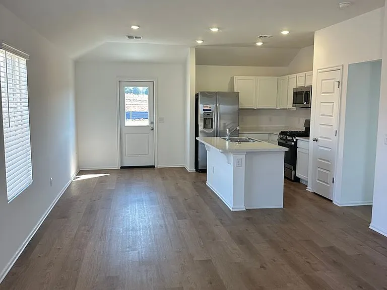 1076 Westbrook Blvd — Photo 18