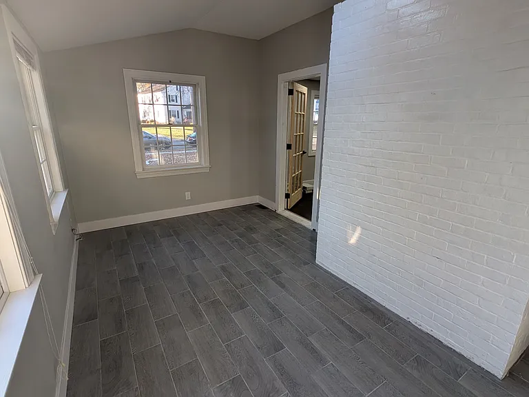 30 Lincoln Ave — Photo 17