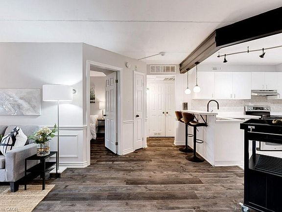 3rd image of 2040 Cleaver Ave #206