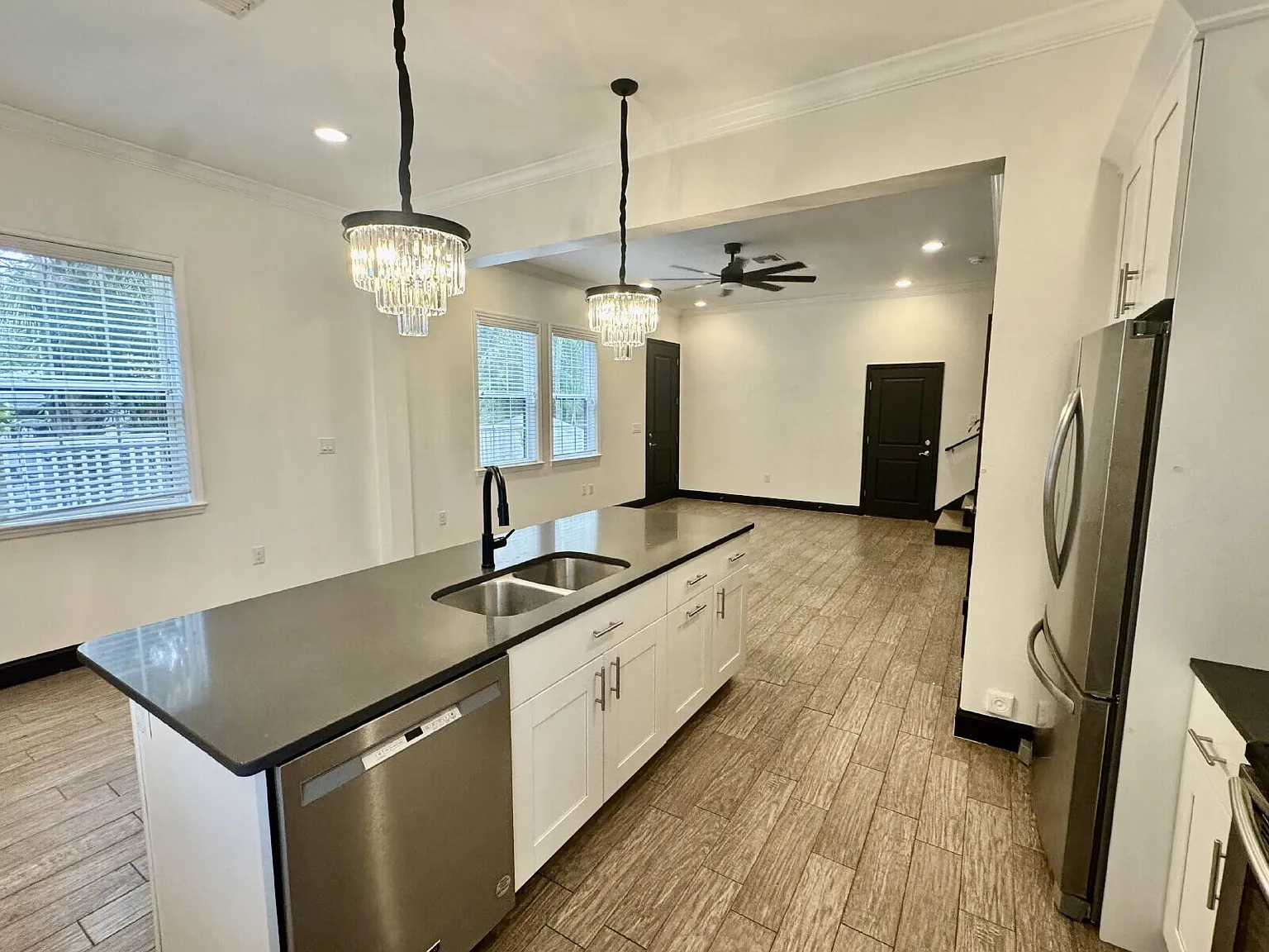 3 bed, 2.5 bath, 1706 sqft, $3,925 — Photo 4