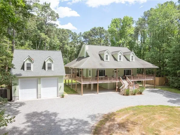 729 Potato Neck Rd, Port Haywood, VA 23138