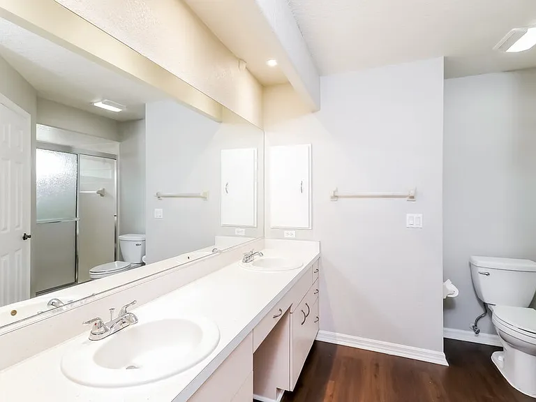 2821 Logsdon St — Photo 10