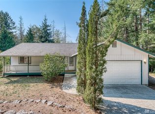 251 E Snowcap Dr, Belfair, WA 98528