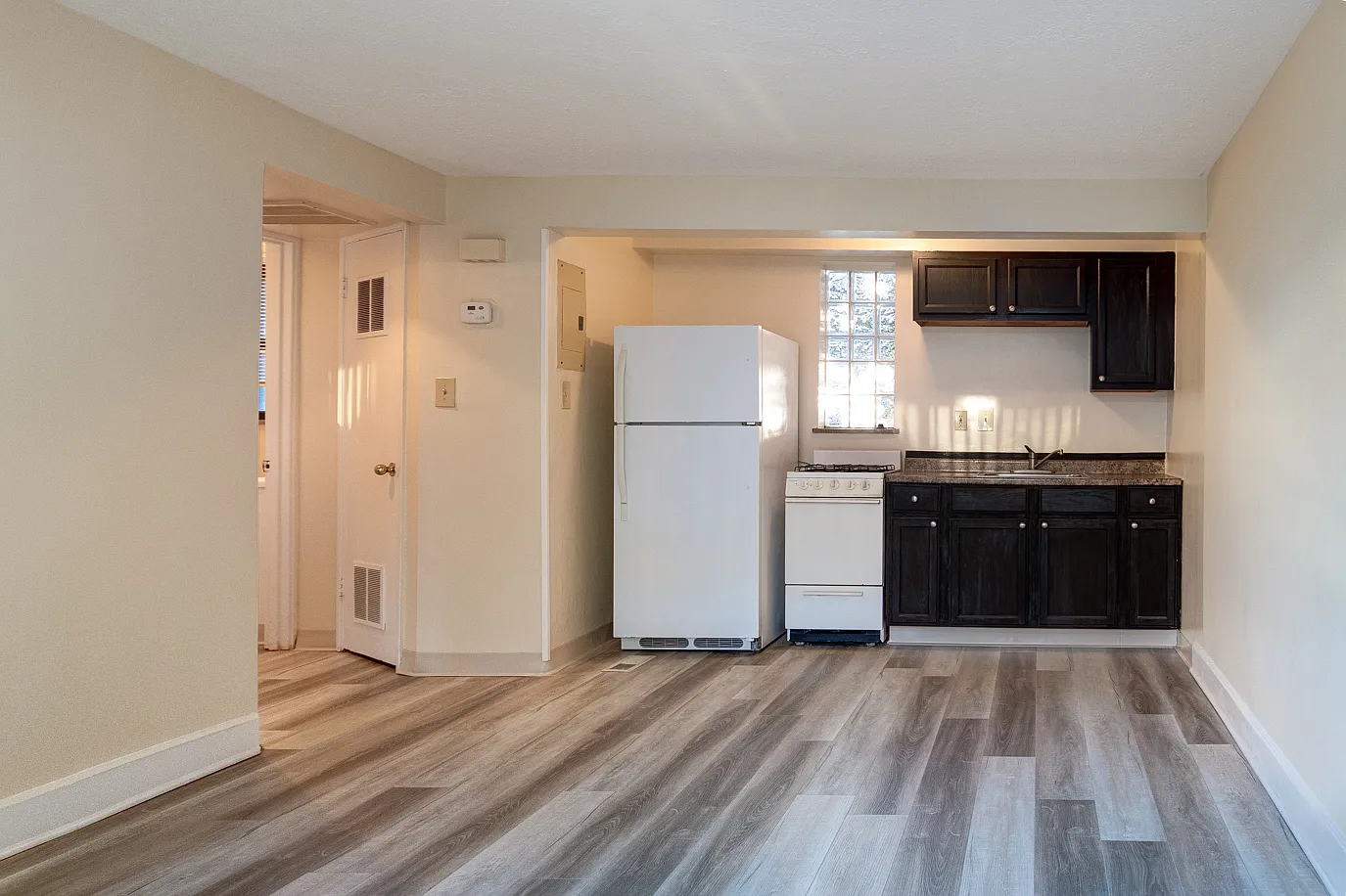 1 bed, 450 sqft, $690 — Photo 3