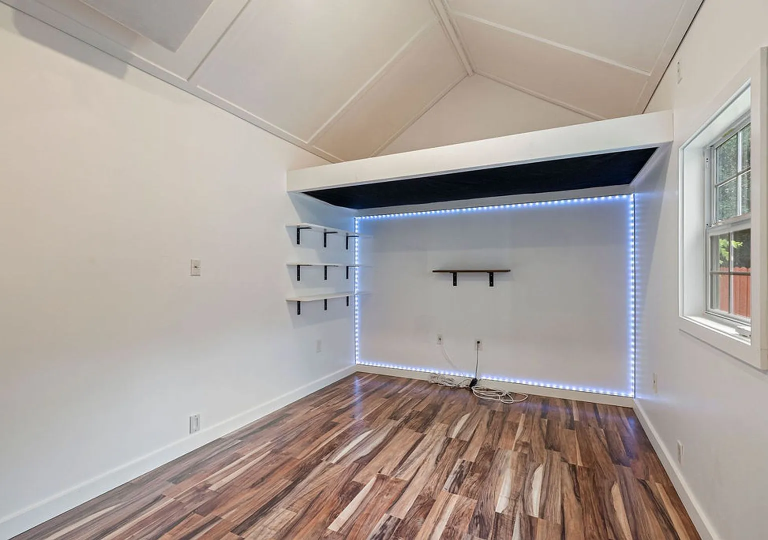 Beautiful 3 bedroom, 2.5 bathroom home in Southeast Austin with ADU Office Space — Photo 3