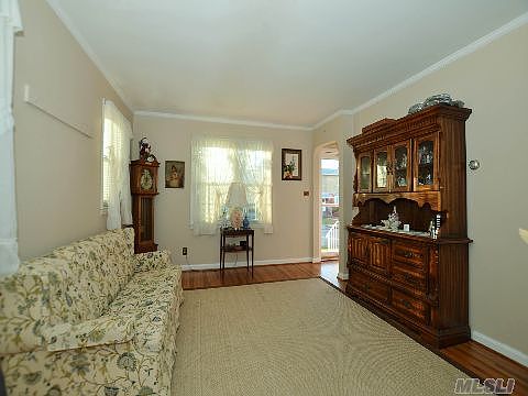 4th image of 233 Colonial Ave