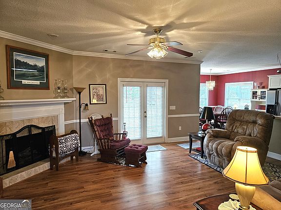 4th image of 176 Turner Ln