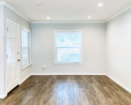 3rd image of 1213 N Screenland Dr
