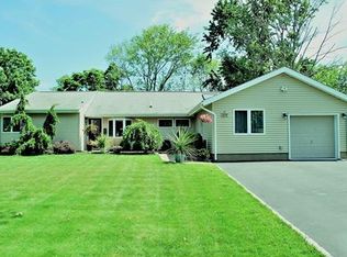 209 Kendall Rd, Kendall Park, NJ 08824