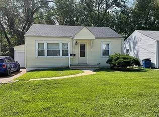 66 Reasor Dr, Saint Louis, MO 63135