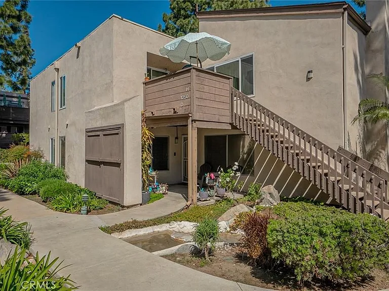 1250 Cabrillo Park Dr — Photo 2