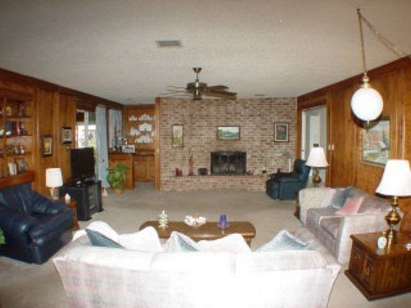 4th image of 3308 Deering Dr