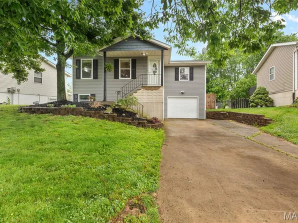 313 Orchard Ct, Troy, IL 62294