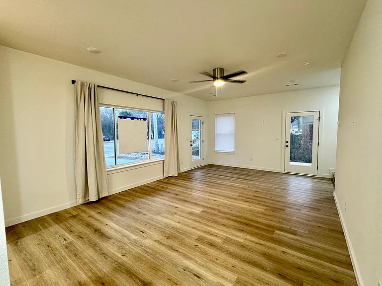 2279 W Wedington Dr — Photo 4