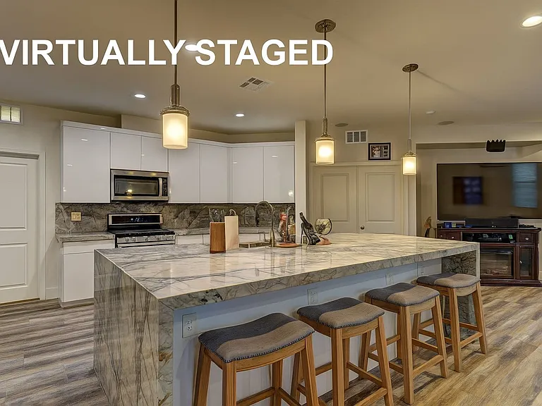 426 Port Reggio St — Photo 9