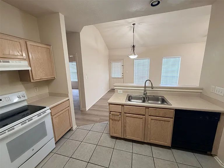508 Tablerock Cir #B — Photo 6