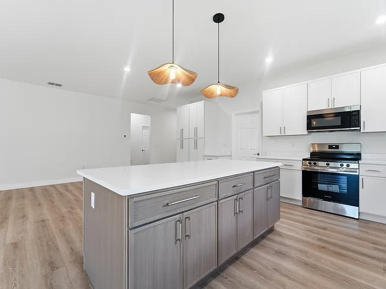 1324 Marshall Dr — Photo 5