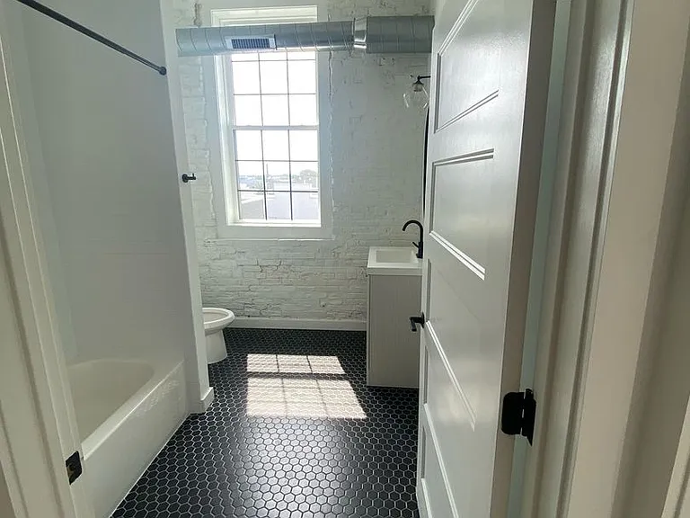 Bromley Dwelling — Photo 29