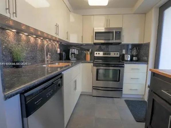 301 Golden Isles Dr APT 109, Hallandale, FL 33009