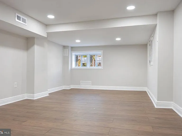 117 Collins Ave S — Photo 24