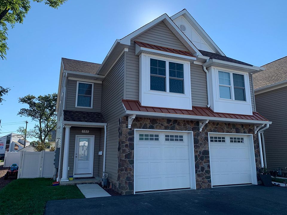 Main entrance, 21_ Driveway