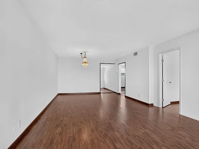 200 Waterway Dr S — Photo 14