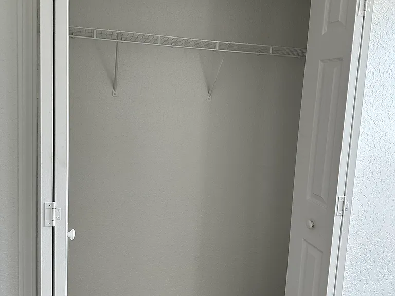 112 University Pkwy — Photo 7