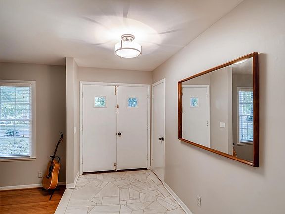 4th image of 517 Woodhurst Dr