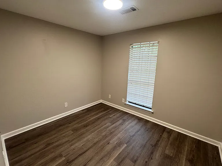 3233 Hillcrest Ln — Photo 11