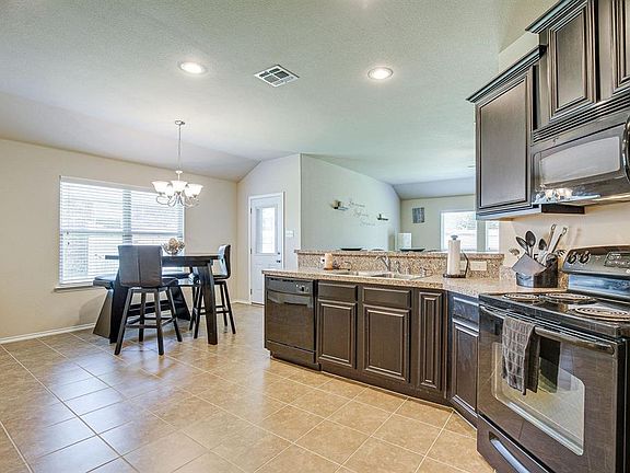 2nd image of 2511 Wynngate Dr