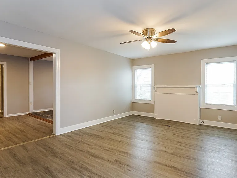 1439719_019_living_room_13603031.jpg