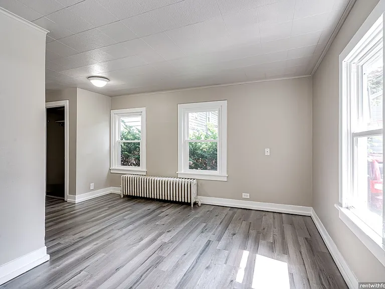579 Mount Vernon St — Photo 3